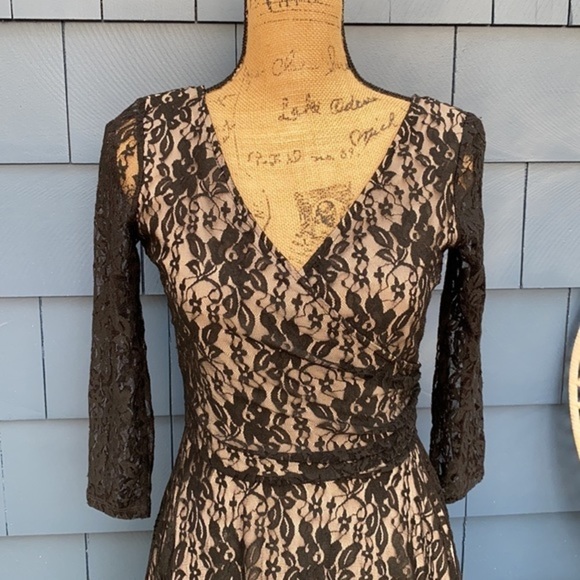 🖤🖤🖤Maggy London 6 Small pinup dress lace tan stretch - Picture 2 of 9